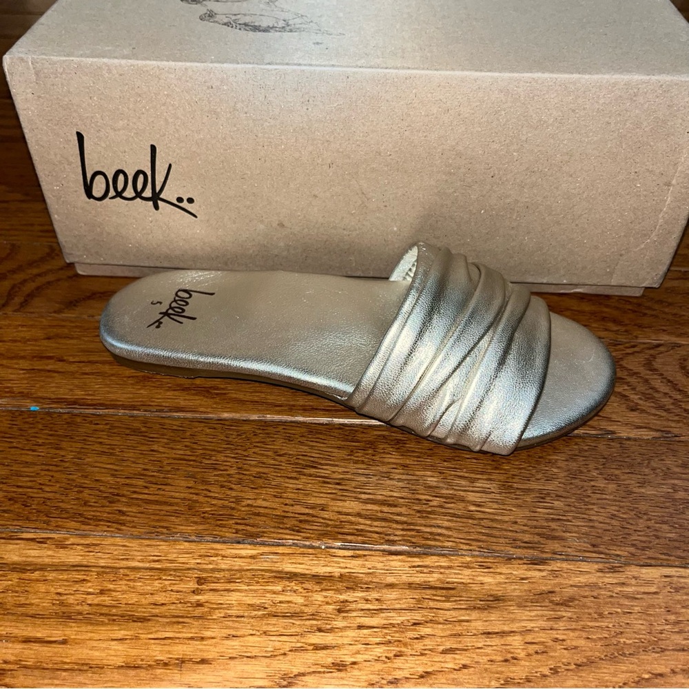 Beek Songbird Slide Sandals Platinum Women’s Size 5 Soft Scrunched Leather - Picture 4 of 12